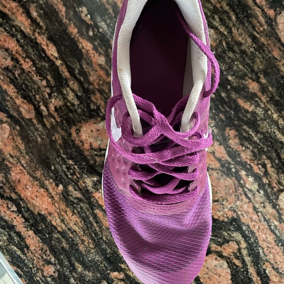 Nike light weight sneakers. Size 4.5 Uk (23cms). Condition 10/10 - Picture 5 of 6